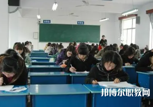 2025青島中專(zhuān)學(xué)校最新排名前三名單