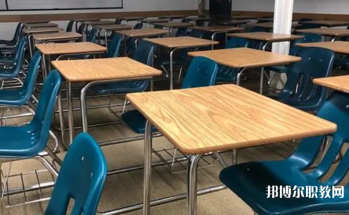 成都2025年鐵路學(xué)校中專升大?？际裁? width=