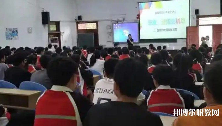 自貢2025年鐵路學(xué)校報名條件